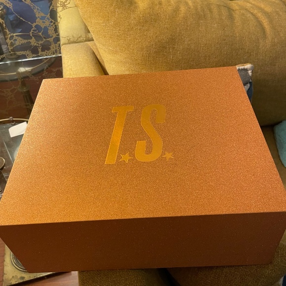 Taylor Swift Showgirl Cardigan XL/2XL - Picture 3 of 6